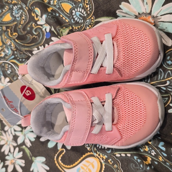 ❤️5/$15 new kids shoes - Picture 1 of 3